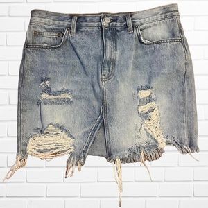 We The Free Womens Relaxed Destroyed Denim Mini Skirt Sz 28 Blue Front Split Y2K